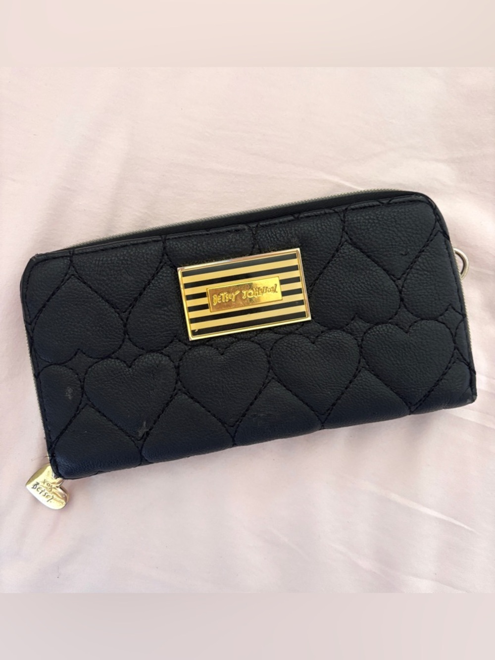 Betsey Johnson Y2K Black & Gold Quilted Heart Zip Wallet
